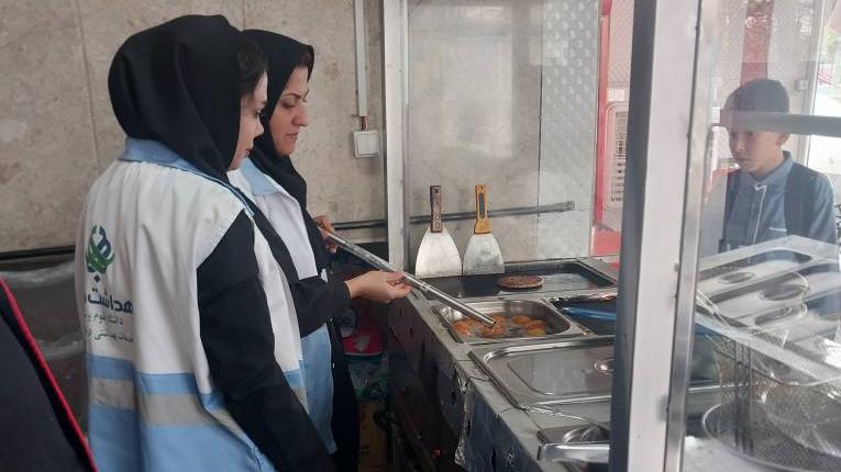 بازدید کارشناسان بهداشت محیط و گروه‌های بازرسی با تجهیزات پرتابل از مناطق تحت پوشش مرکز بهداشت جنوب تهران